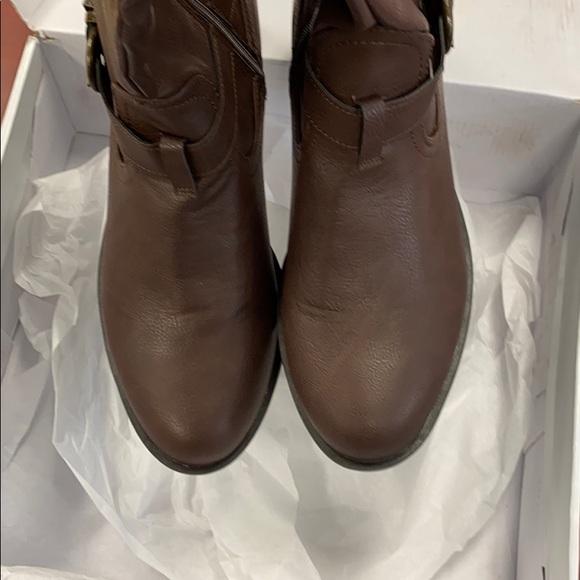 New brown boots - Picture 6 of 8